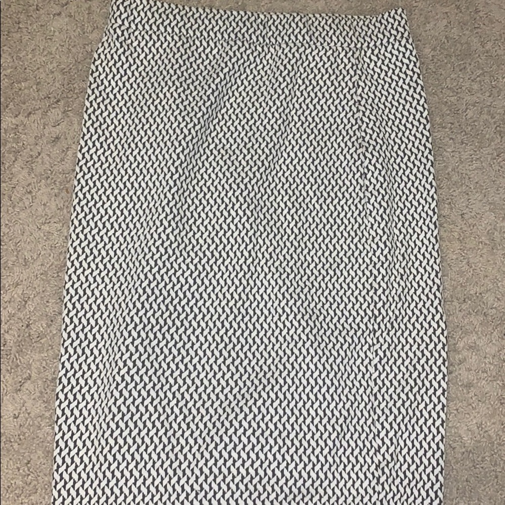 patterned pencil skirt
